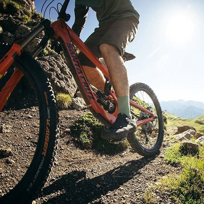 Mountain bike shoes online and pedals